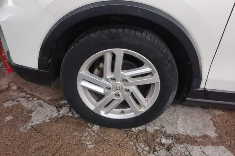Used Venucia T60 2020 1.6L Manual Smart Vision Version China VI Standard Left Front Wheel Hub
