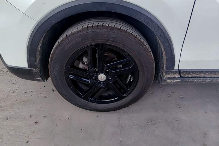 Used Venucia T60 2020 1.6L CVT Smart Drive Version China VI Standard Left Front Wheel Hub