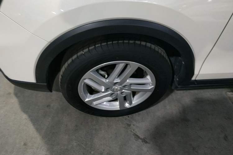 Used Venucia T60 2020 1.6L CVT Smart Drive Version China VI Standard Left Front Wheel Hub