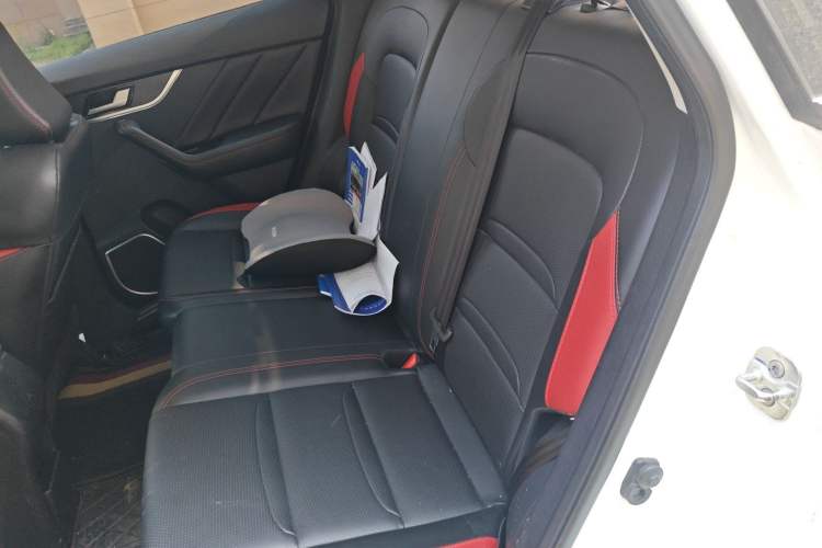 Used Venucia T60 2020 1.6L CVT Smart Drive Version China VI Standard Left Rear Seat