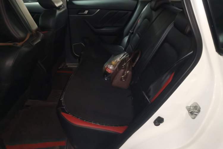 Used Venucia T60 2020 1.6L CVT Smart Drive Version China VI Standard Left Rear Seat