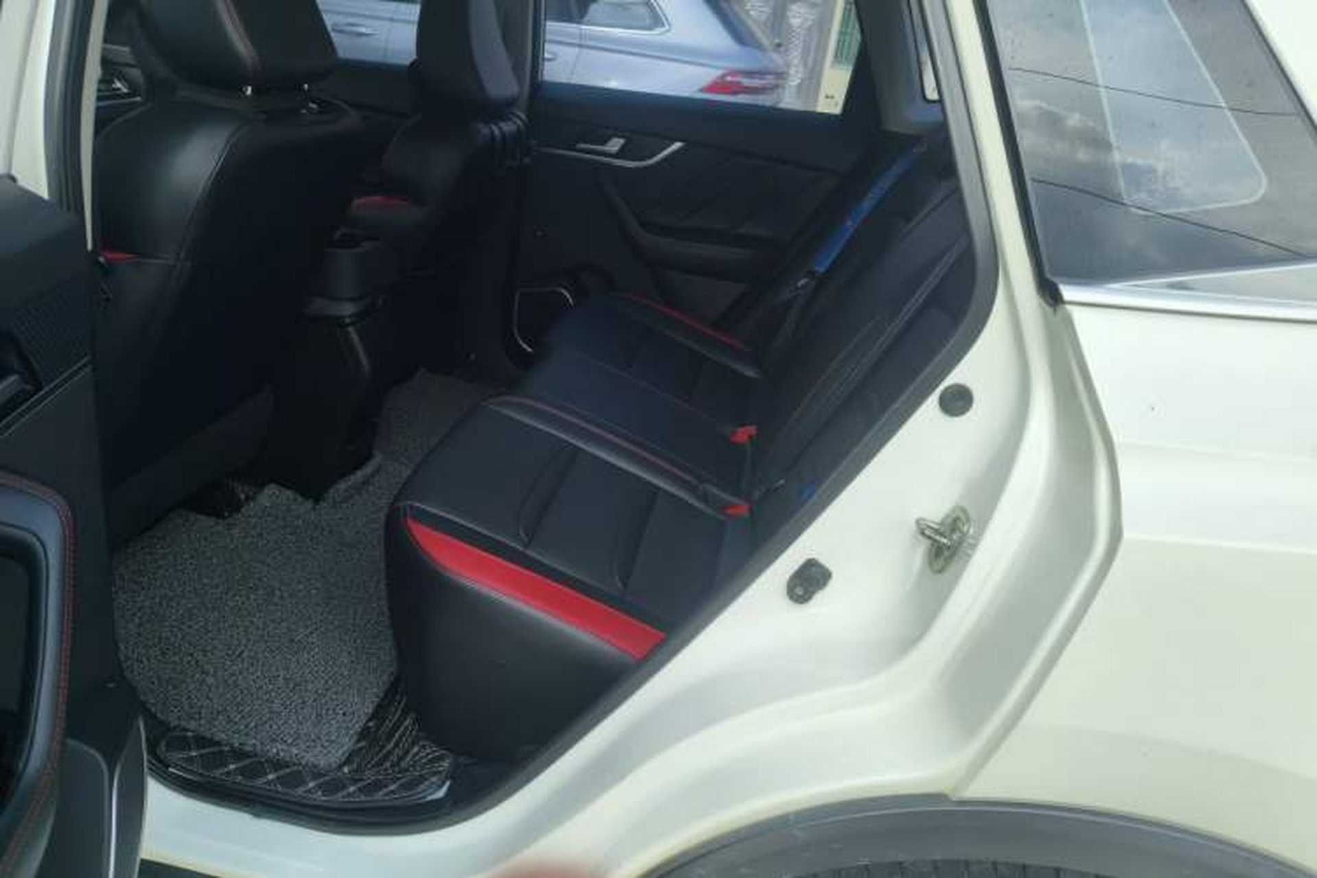 Used Venucia T60 2020 1.6L CVT Smart Drive Version China VI Standard Left Rear Seat