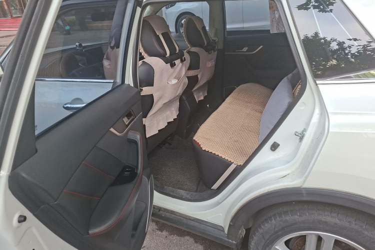 Used Venucia T60 2020 1.6L CVT Smart Drive Version China VI Standard Left Rear Seat