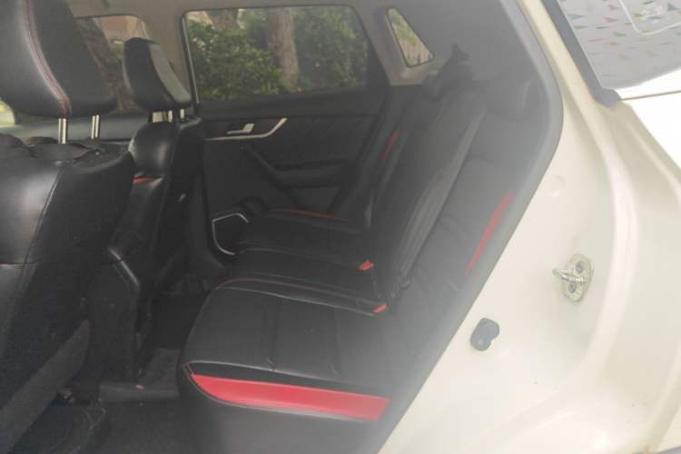 Used Venucia T60 2020 1.6L CVT Smart Drive Version China VI Standard Left Rear Seat