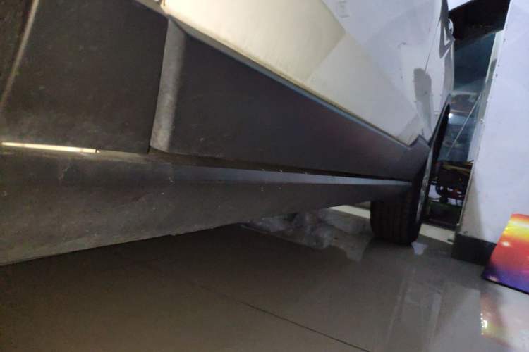 Used Venucia T60 2020 1.6L CVT Smart Drive Version China VI Standard Left Side Sill