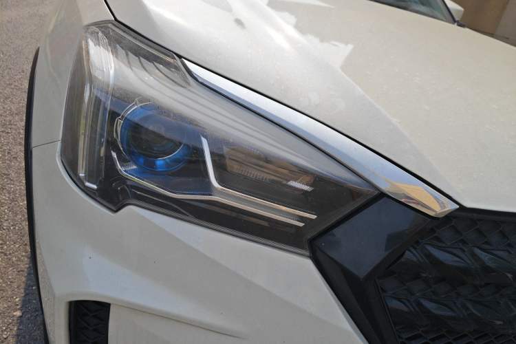 Used Venucia T60 2020 1.6L CVT Smart Drive Version China VI Standard Right Front Headlight