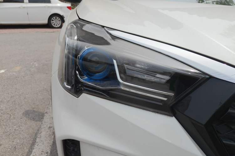 Used Venucia T60 2020 1.6L CVT Smart Drive Version China VI Standard Right Front Headlight