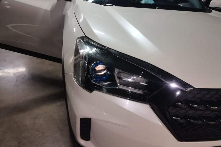 Used Venucia T60 2020 1.6L CVT Smart Drive Version China VI Standard Right Front Headlight