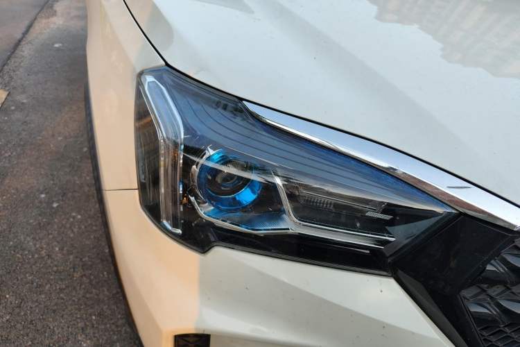 Used Venucia T60 2020 1.6L CVT Smart Drive Version China VI Standard Right Front Headlight