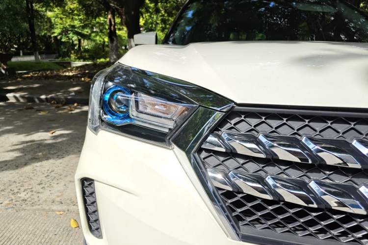 Used Venucia T60 2020 1.6L CVT Smart Enjoyment Edition China VI standard Right Front Headlight