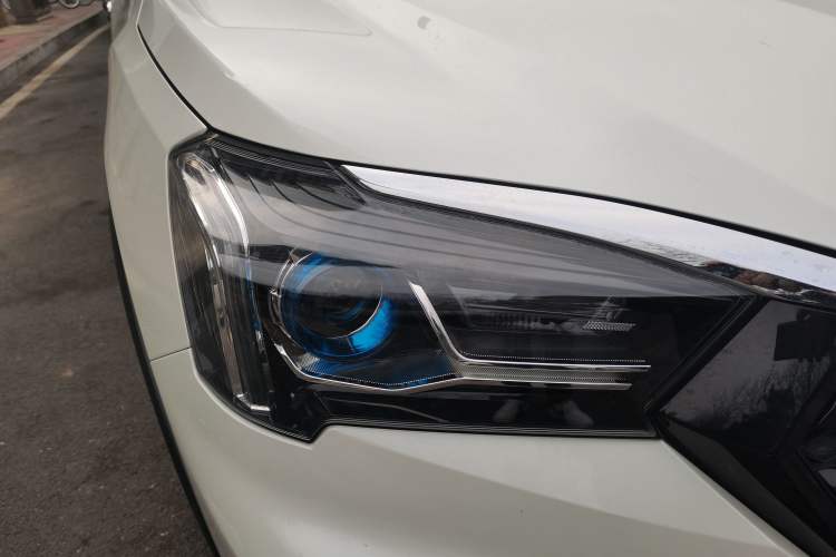 Used Venucia T60 2020 1.6L CVT Smart Drive Version China VI Standard Right Front Headlight
