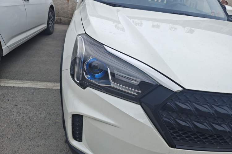 Used Venucia T60 2020 1.6L CVT Smart Drive Version China VI Standard Right Front Headlight