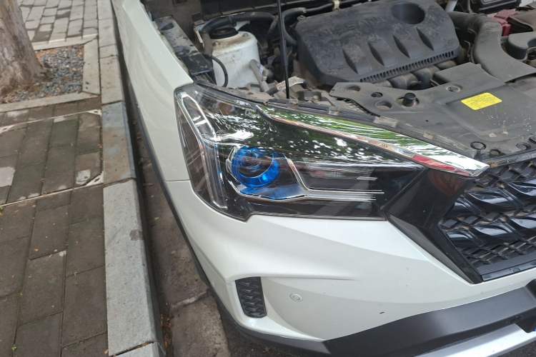 Used Venucia T60 2020 1.6L CVT Smart Drive Version China VI Standard Right Front Headlight