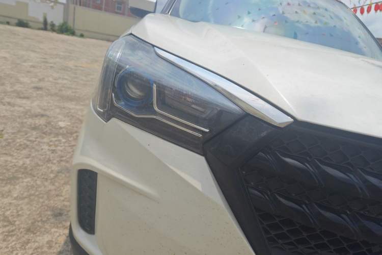 Used Venucia T60 2020 1.6L CVT Smart Drive Version China VI Standard Right Front Headlight