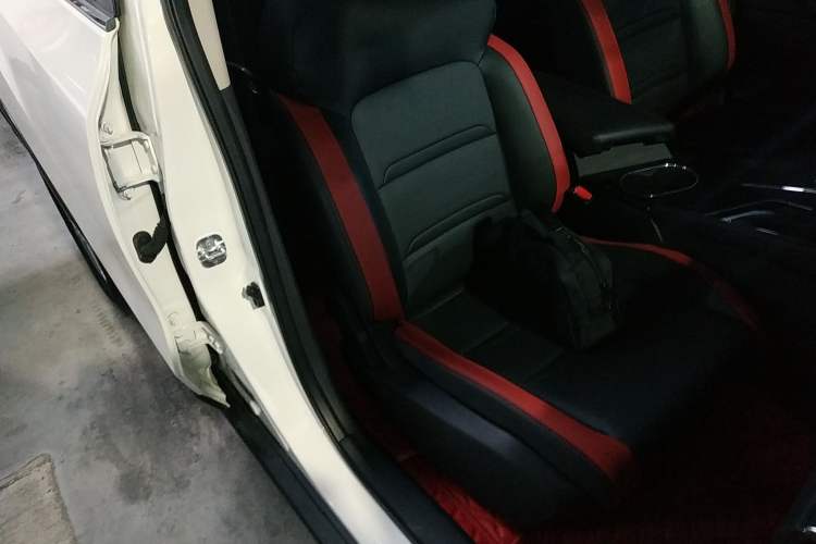 Used Venucia T60 2020 1.6L CVT Smart Drive Version China VI Standard Right Front Seat