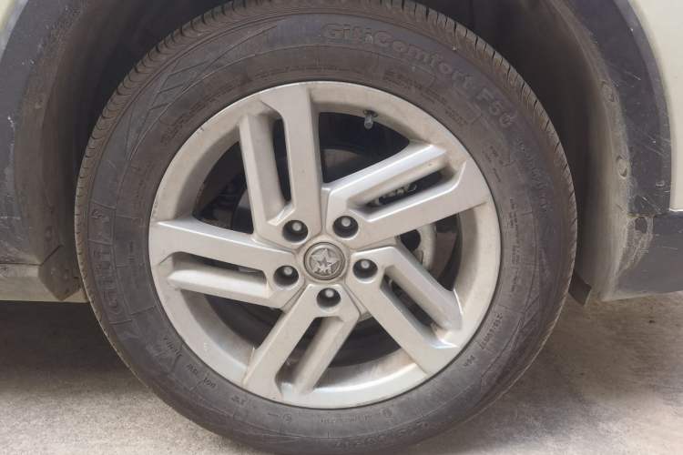 Used Venucia T60 2020 1.6L CVT Smart Drive Version China VI Standard Right Front Wheel Hub
