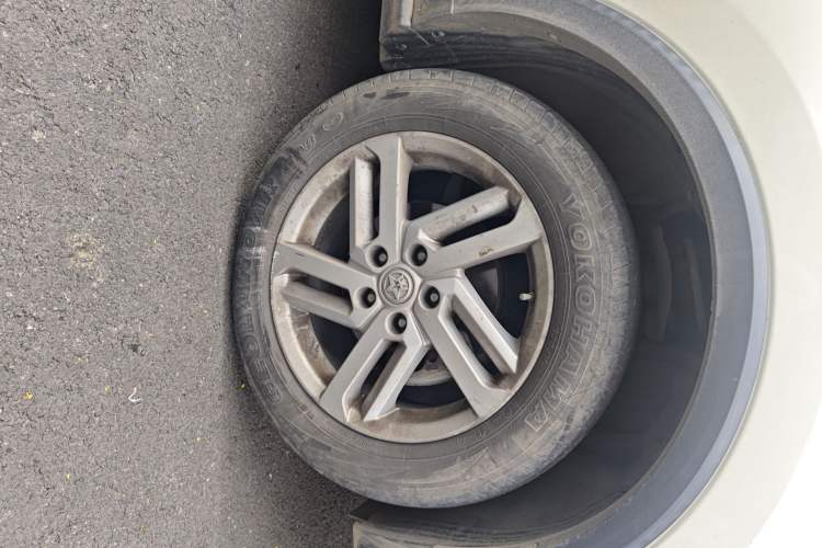 Used Venucia T60 2020 1.6L CVT Smart Drive Version China VI Standard Right Front Wheel Hub