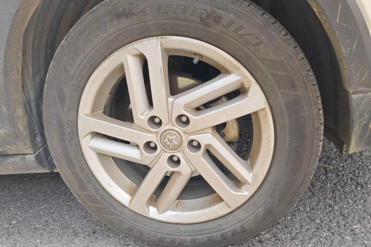 Used Venucia T60 2020 1.6L CVT Smart Drive Version China VI Standard Right Front Wheel Hub