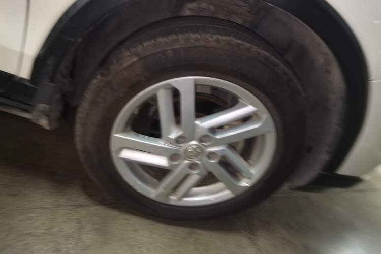 Used Venucia T60 2020 1.6L CVT Smart Drive Version China VI Standard Right Front Wheel Hub