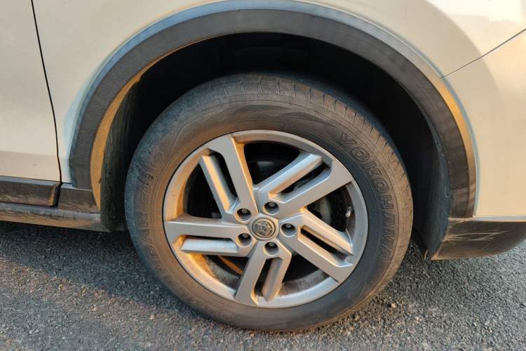 Used Venucia T60 2020 1.6L CVT Smart Drive Version China VI Standard Right Front Wheel Hub