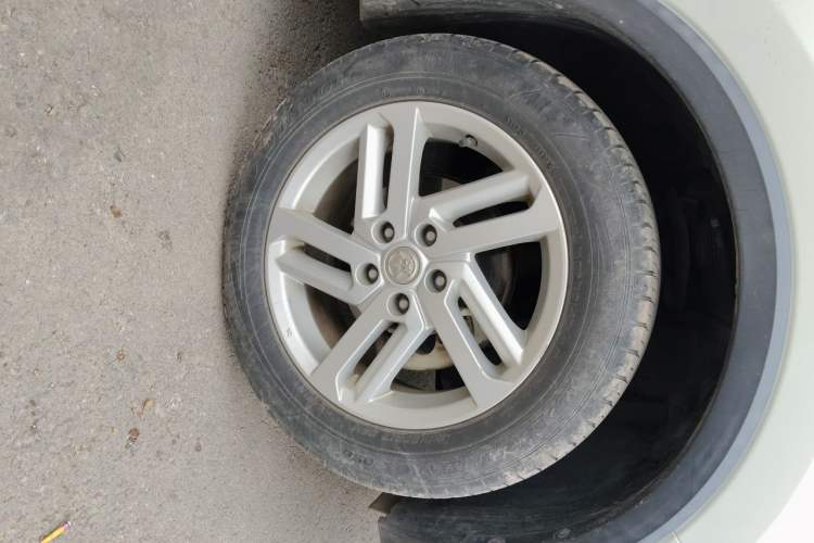 Used Venucia T60 2020 1.6L CVT Smart Drive Version China V Standard Right Front Wheel Hub
