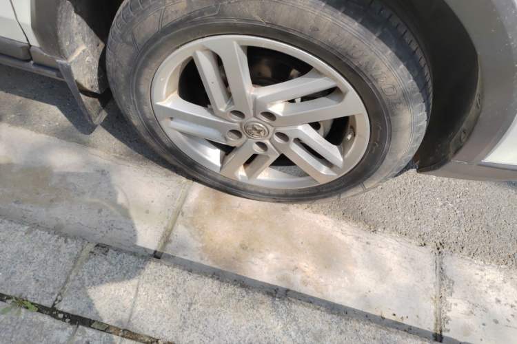 Used Venucia T60 2020 1.6L CVT Smart Drive Version China VI Standard Right Front Wheel Hub