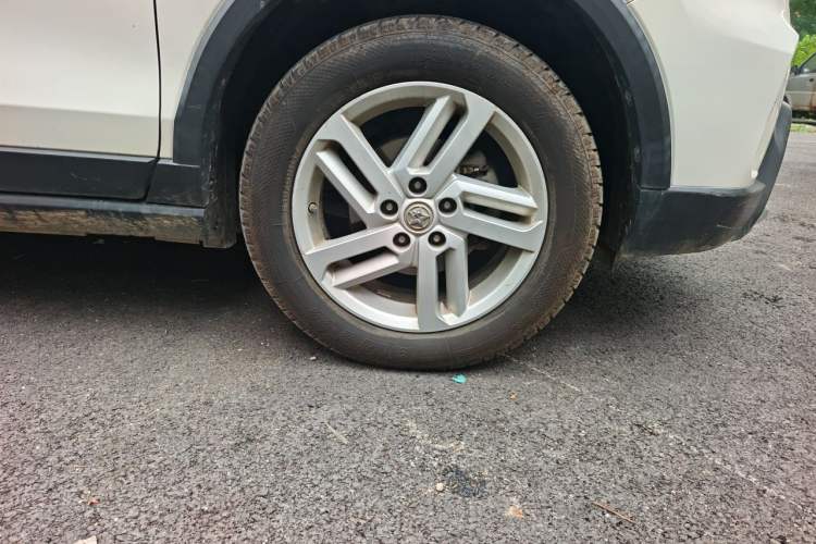 Used Venucia T60 2020 1.6L CVT Smart Drive Version China VI Standard Right Front Wheel Hub