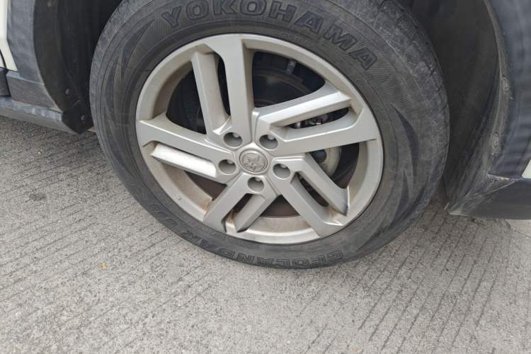 Used Venucia T60 2020 1.6L CVT Smart Drive Version China VI Standard Right Front Wheel Hub