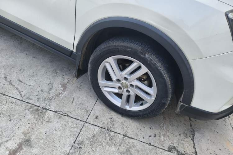 Used Venucia T60 2020 1.6L CVT Smart Drive Version China VI Standard Right Front Wheel Hub
