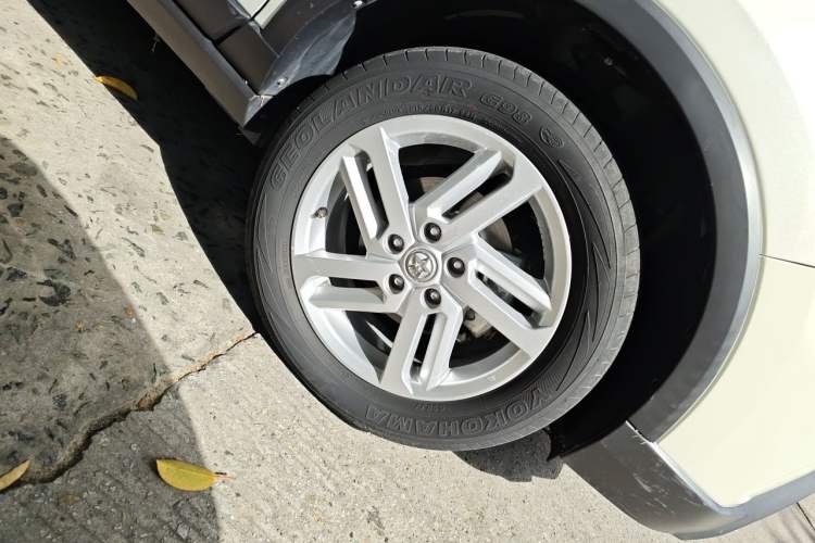 Used Venucia T60 2020 1.6L CVT Smart Enjoyment Edition China VI standard Right Front Wheel Hub