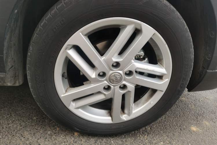 Used Venucia T60 2020 1.6L CVT Smart Drive Version China VI Standard Right Front Wheel Hub