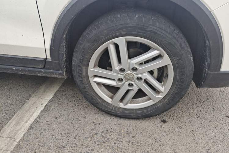 Used Venucia T60 2020 1.6L CVT Smart Drive Version China VI Standard Right Front Wheel Hub