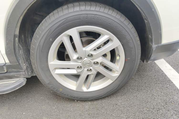 Used Venucia T60 2020 1.6L CVT Smart Drive Version China VI Standard Right Front Wheel Hub
