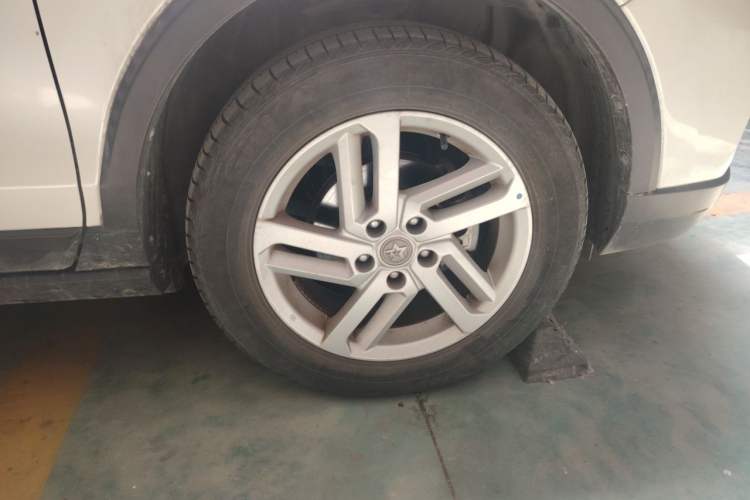 Used Venucia T60 2020 1.6L CVT Smart Drive Version China VI Standard Right Front Wheel Hub