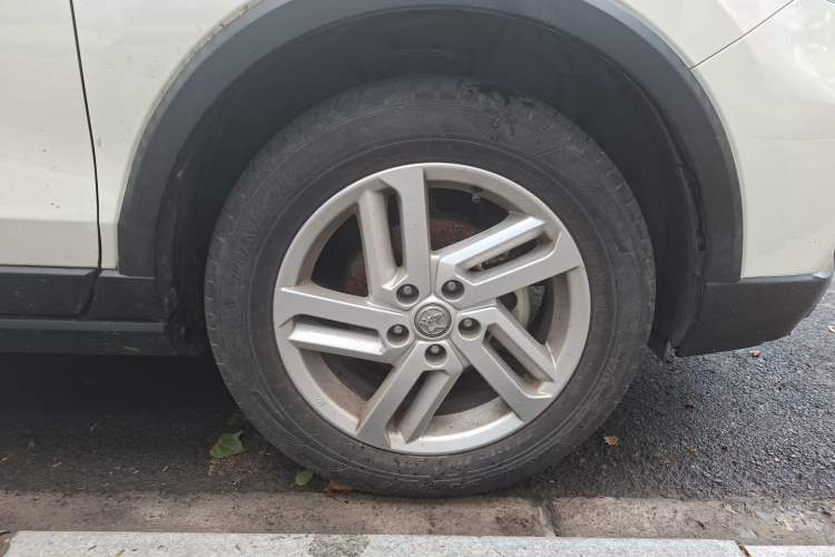 Used Venucia T60 2020 1.6L CVT Smart Drive Version China VI Standard Right Front Wheel Hub
