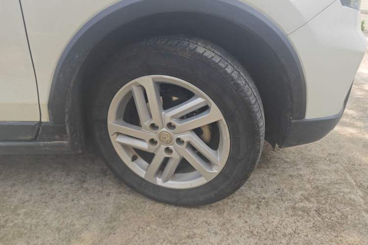 Used Venucia T60 2020 1.6L CVT Smart Drive Version China VI Standard Right Front Wheel Hub
