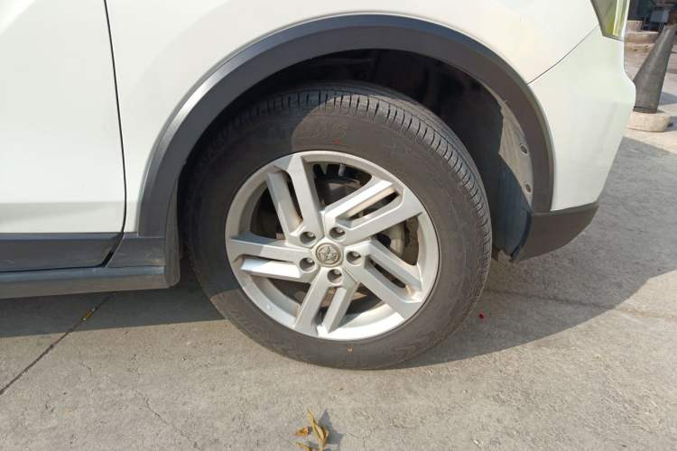 Used Venucia T60 2020 1.6L CVT Smart Drive Version China VI Standard Right Front Wheel Hub