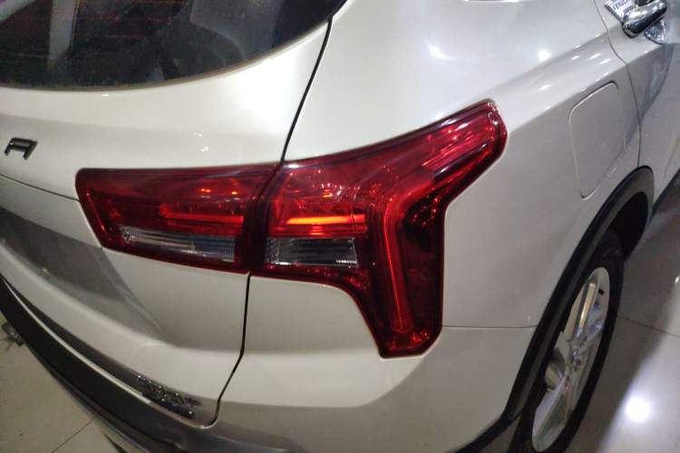 Used Venucia T60 2020 1.6L CVT Smart Drive Version China VI Standard Right Rear Taillight