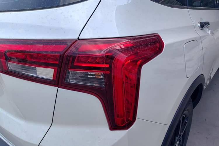 Used Venucia T60 2020 1.6L CVT Smart Drive Version China VI Standard Right Rear Taillight