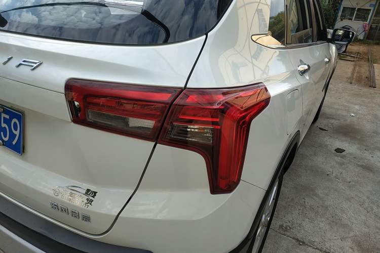 Used Venucia T60 2020 1.6L Manual Smart Vision Version China VI Standard Right Rear Taillight