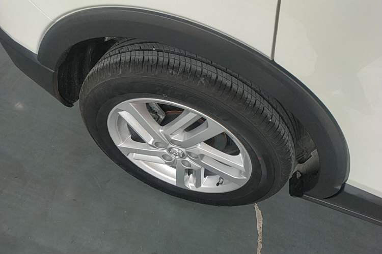 Used Venucia T60 2020 1.6L CVT Smart Drive Version China VI Standard Right Rear Wheel Hub