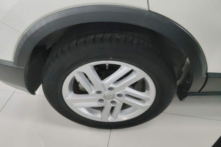 Used Venucia T60 2020 1.6L CVT Smart Drive Version China VI Standard Right Rear Wheel Hub