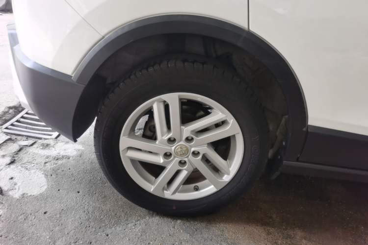 Used Venucia T60 2020 1.6L Manual Smart Vision Version China VI Standard Right Rear Wheel Hub