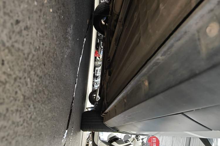 Used Venucia T60 2020 1.6L CVT Smart Drive Version China VI Standard Right Side Sill