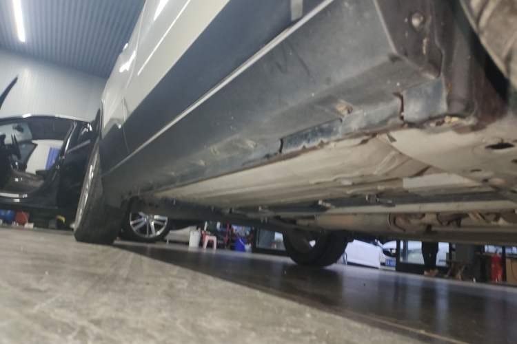 Used Venucia T60 2020 1.6L CVT Smart Drive Version China VI Standard Right Side Sill