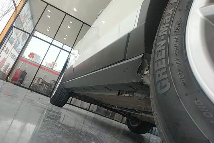 Used Venucia T60 2020 1.6L CVT Smart Drive Version China VI Standard Right Side Sill