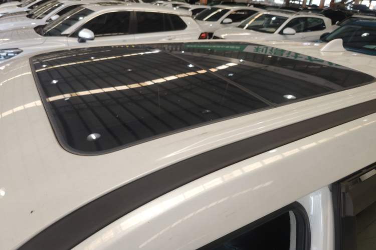 Used Venucia T60 2020 1.6L CVT Smart Drive Version China VI Standard Roof