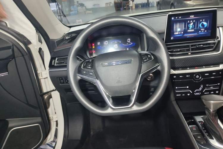 Used Venucia T60 2020 1.6L CVT Smart Drive Version China VI Standard Steering Wheel