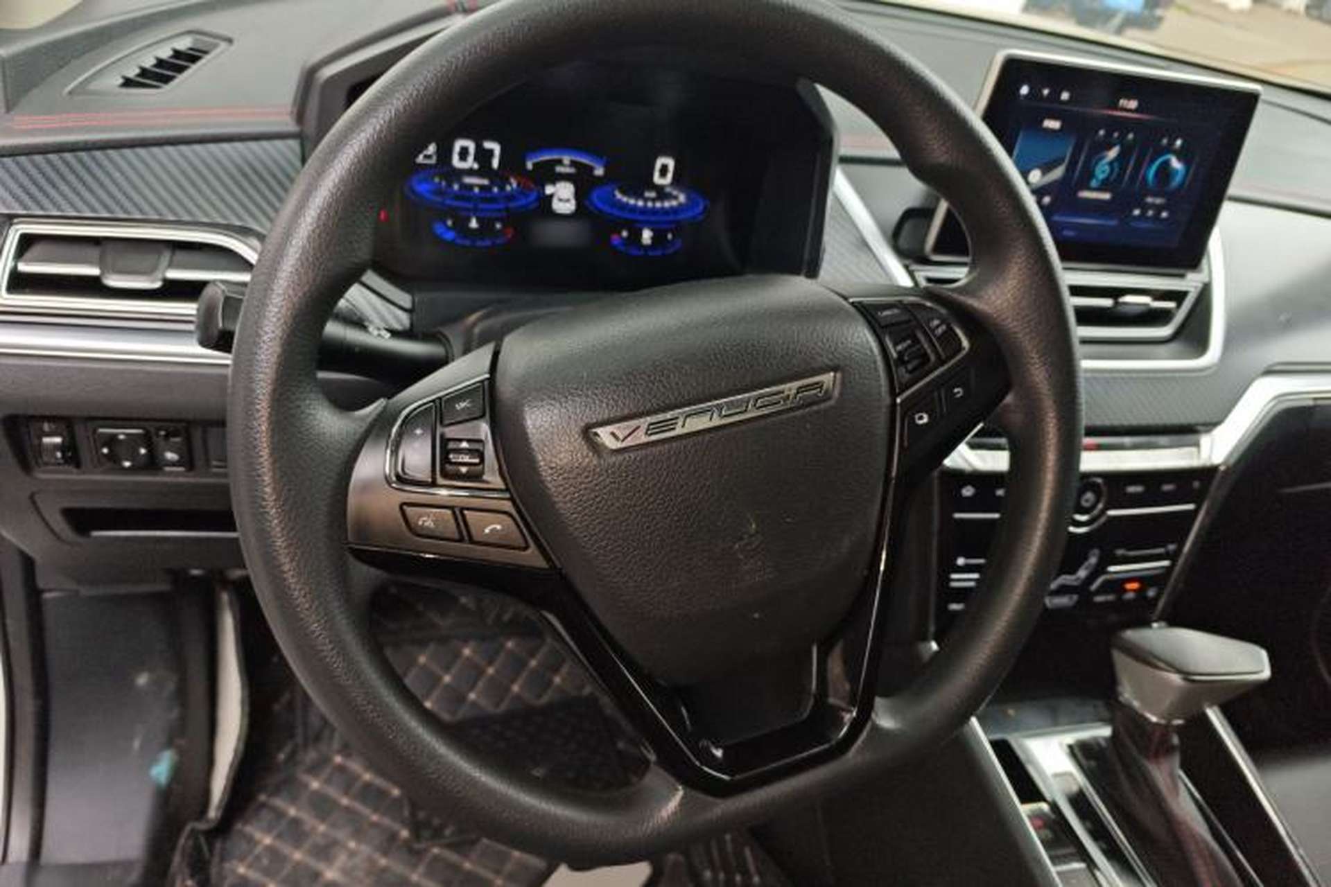 Used Venucia T60 2020 1.6L CVT Smart Drive Version China VI Standard Steering Wheel