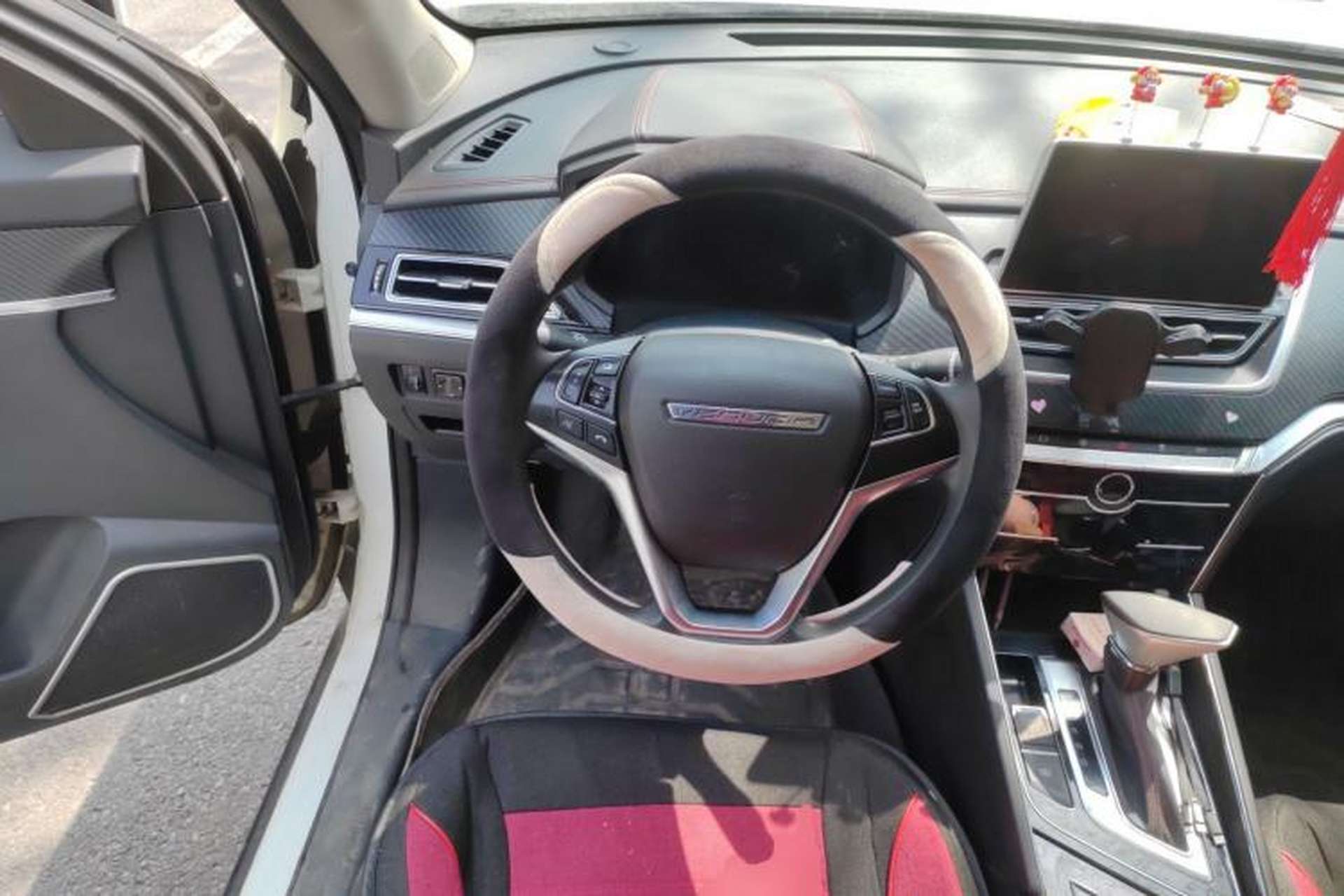 Used Venucia T60 2020 1.6L CVT Smart Drive Version China VI Standard Steering Wheel